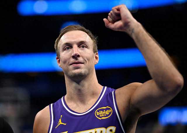 合同年爆发！老鹰弃将，2场季后赛打完，场均25+5成香饽饽